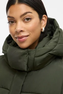 Abrigo acolchado con capucha