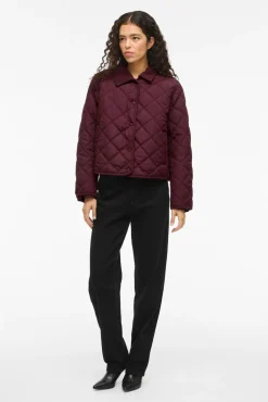 Abrigo acolchado guateado con cuello de pana