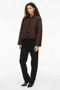 Abrigo acolchado guateado con cuello de pana