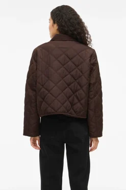 Abrigo acolchado guateado con cuello de pana