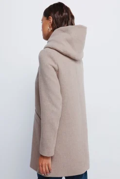 Abrigo botones capucha