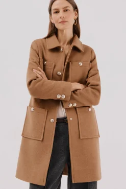 Abrigo botones dorados