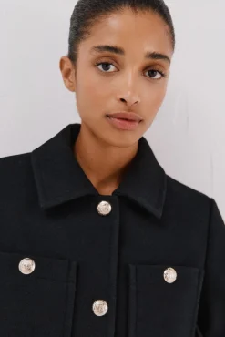 Abrigo botones dorados