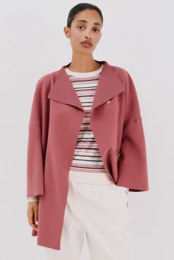 Abrigo capa con tejido ligero