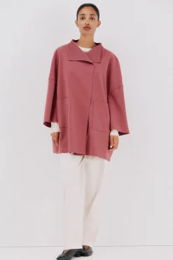 Abrigo capa con tejido ligero