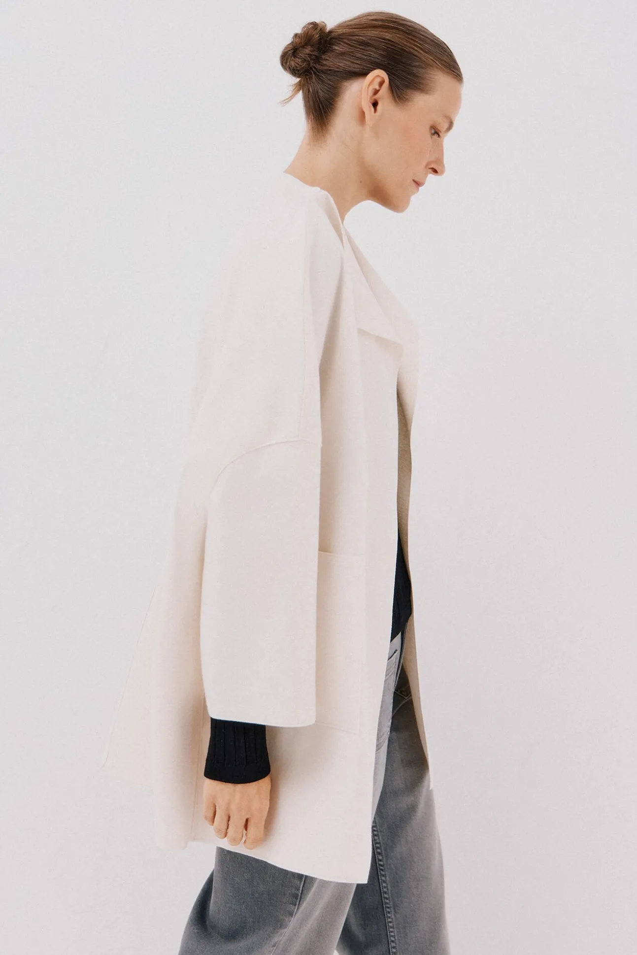 Abrigo capa con tejido ligero