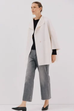 Abrigo capa con tejido ligero