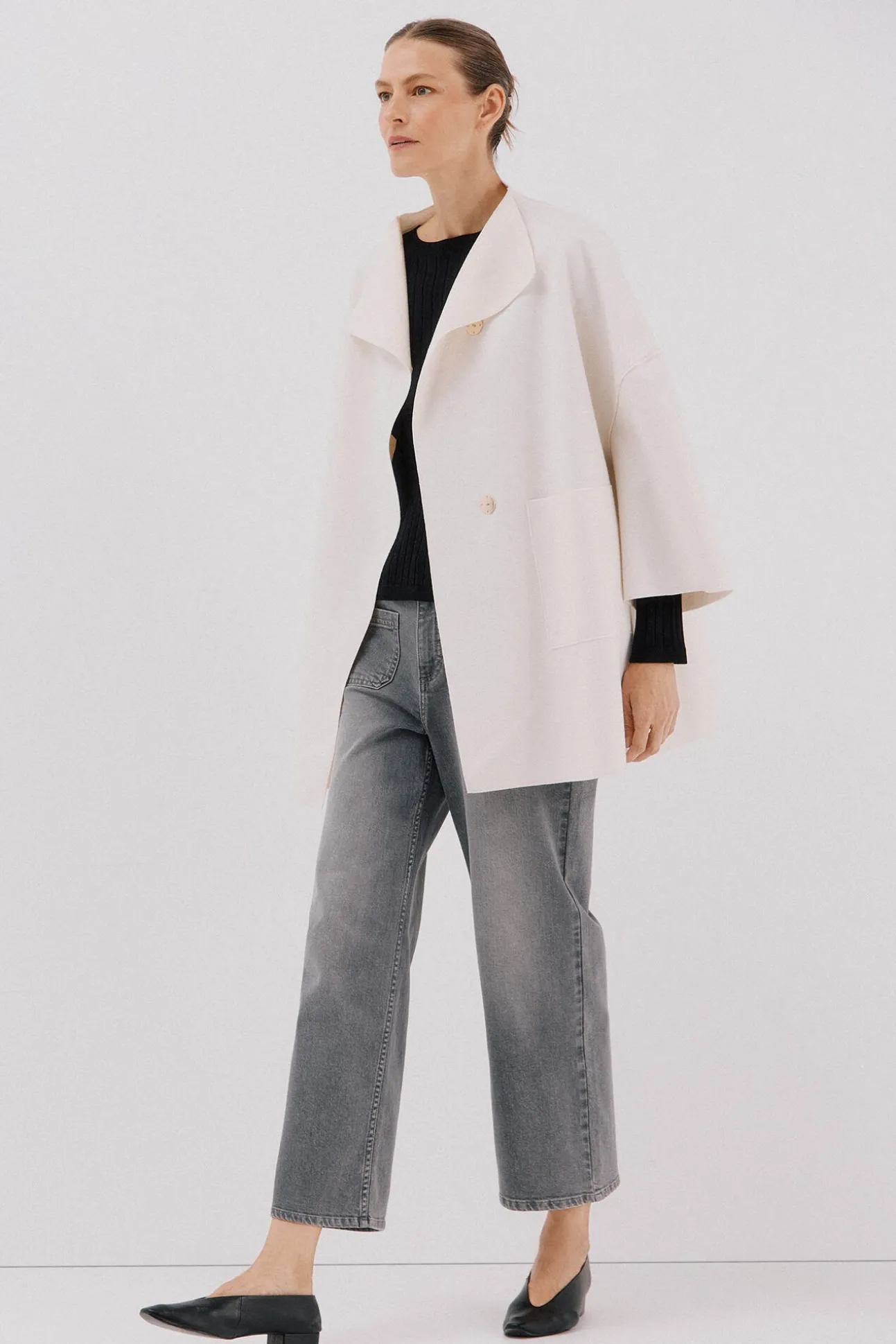 Abrigo capa con tejido ligero