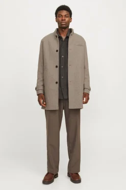 Abrigo corto de lana con cuello alto