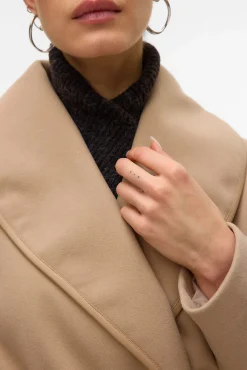 Abrigo corto de paño