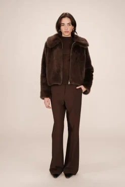 Abrigo corto de pelo sintética