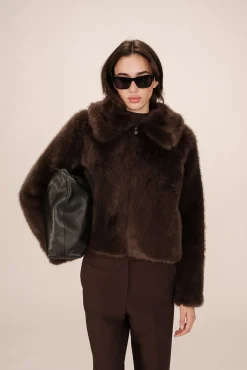 Abrigo corto de pelo sintética