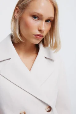 Abrigo corto doble botonadura