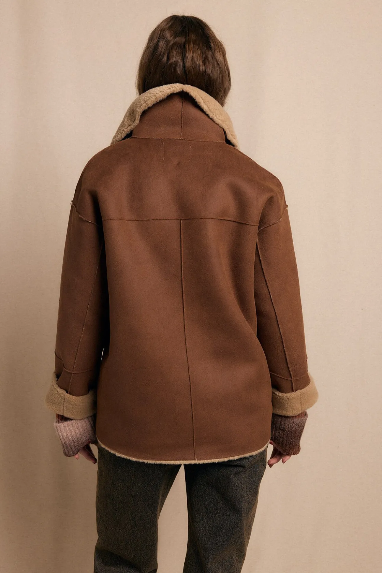 Abrigo corto efecto doble faz