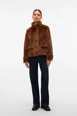 Abrigo corto efecto pelo