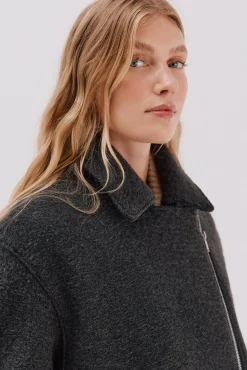 Abrigo corto silueta biker