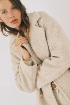 Abrigo corto tejido suave