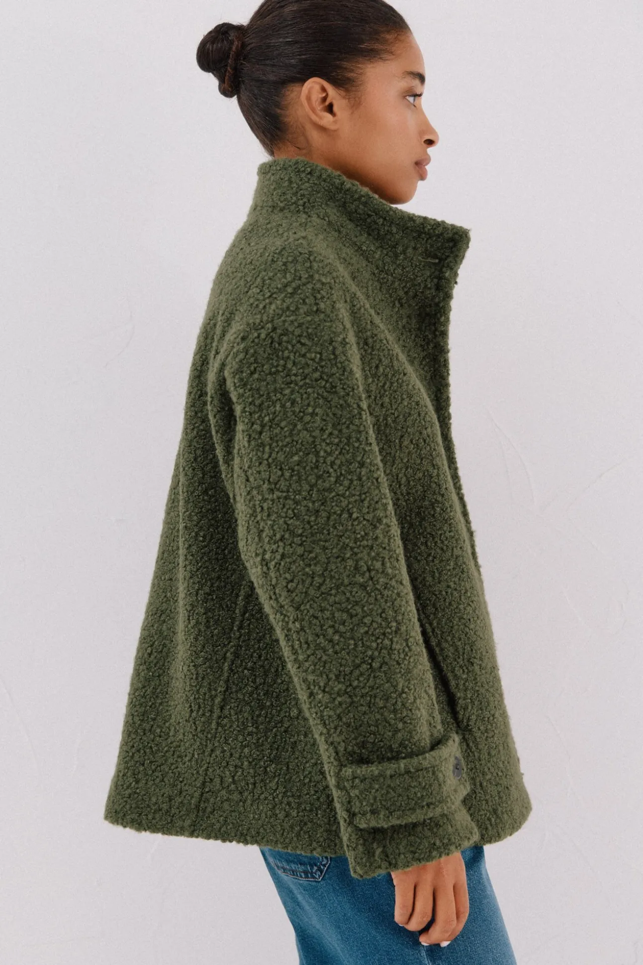 Abrigo corto tejido suave