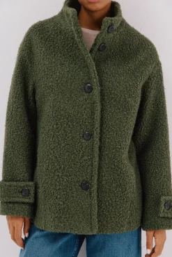 Abrigo corto tejido suave