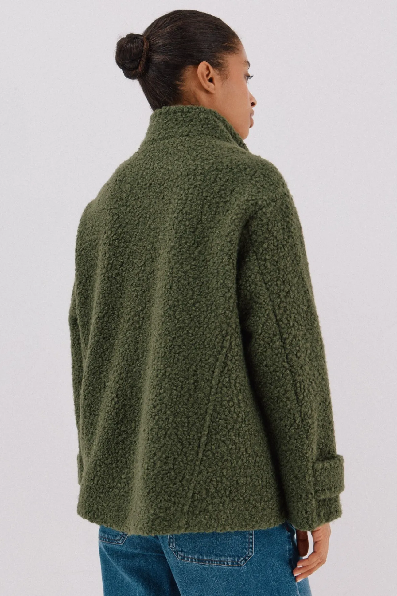 Abrigo corto tejido suave