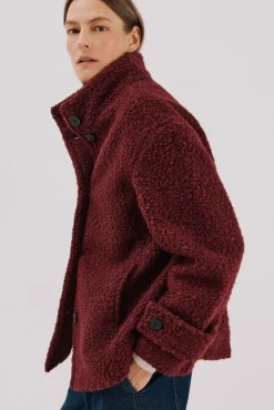 Abrigo corto tejido suave