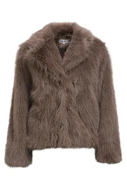 Abrigo efecto pelo con solapas