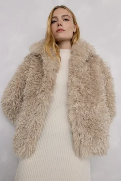 Abrigo efecto pelo rizado