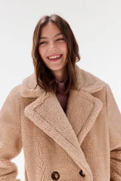 Abrigo efecto teddy