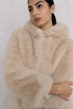 Abrigo largo de efecto pelo