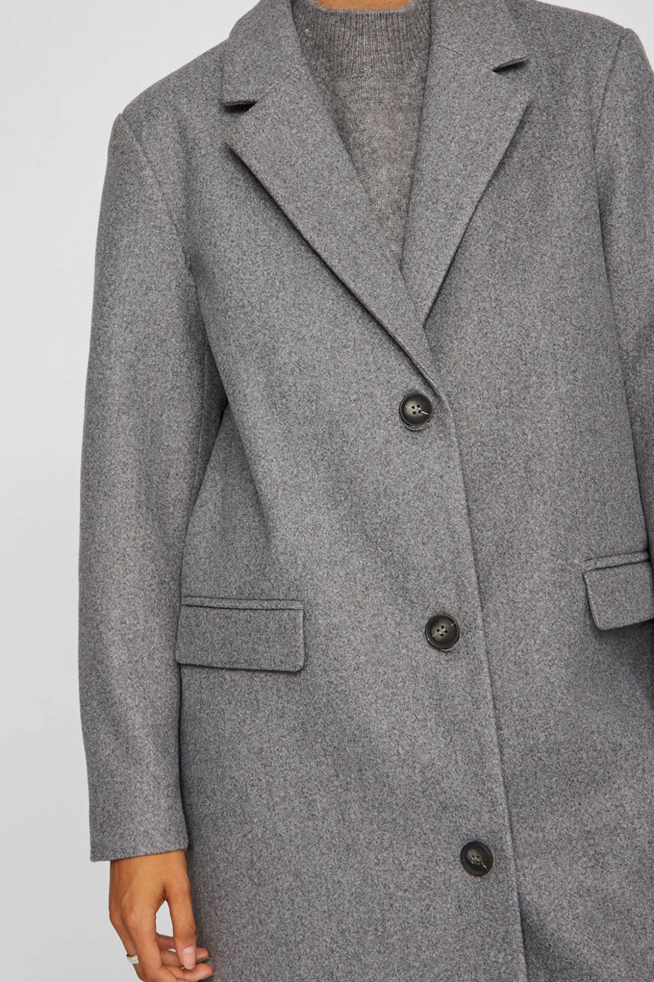 Abrigo largo de paño con solapas