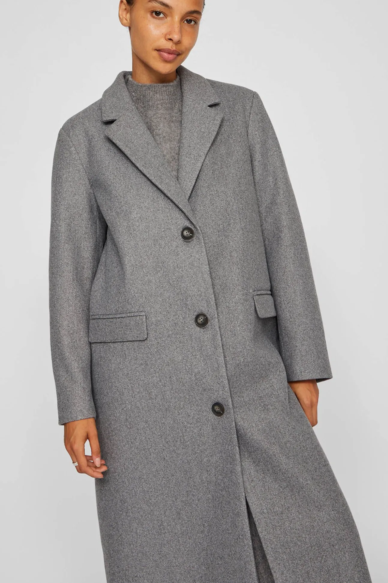 Abrigo largo de paño con solapas