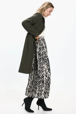 Abrigo largo de paño y espiga