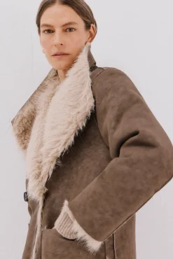 Abrigo largo efecto pelo reversible