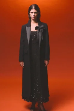 Abrigo negro contraste