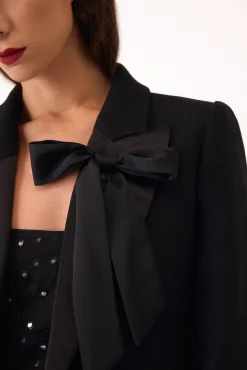 Abrigo negro contraste