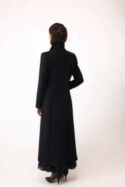 Abrigo negro contraste