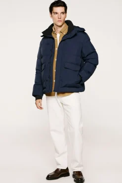 Abrigo plumífero con capucha