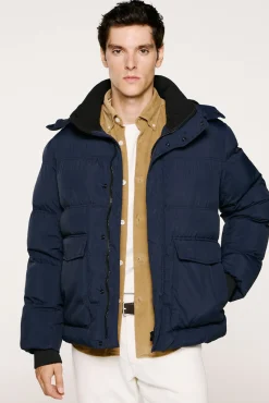 Abrigo plumífero con capucha