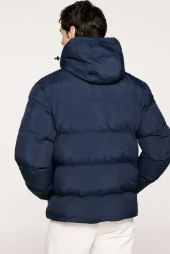 Abrigo plumífero con capucha