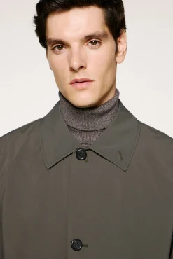 Abrigo técnico resistente al agua con chaleco desmontable