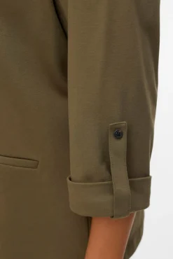 Americana de mujer abierta con solapa talla grande