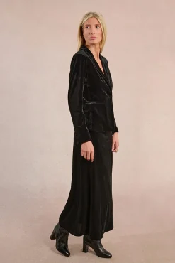 Americana de terciopelo con cuello y solapa