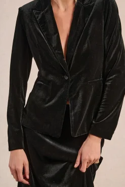 Americana de terciopelo con cuello y solapa