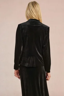 Americana de terciopelo con cuello y solapa