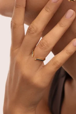 Anillo Peak Scarlett Black Plata Baño Oro