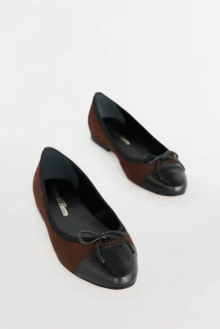 Bailarina de piel con puntera de logo