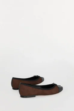 Bailarina de piel con puntera de logo