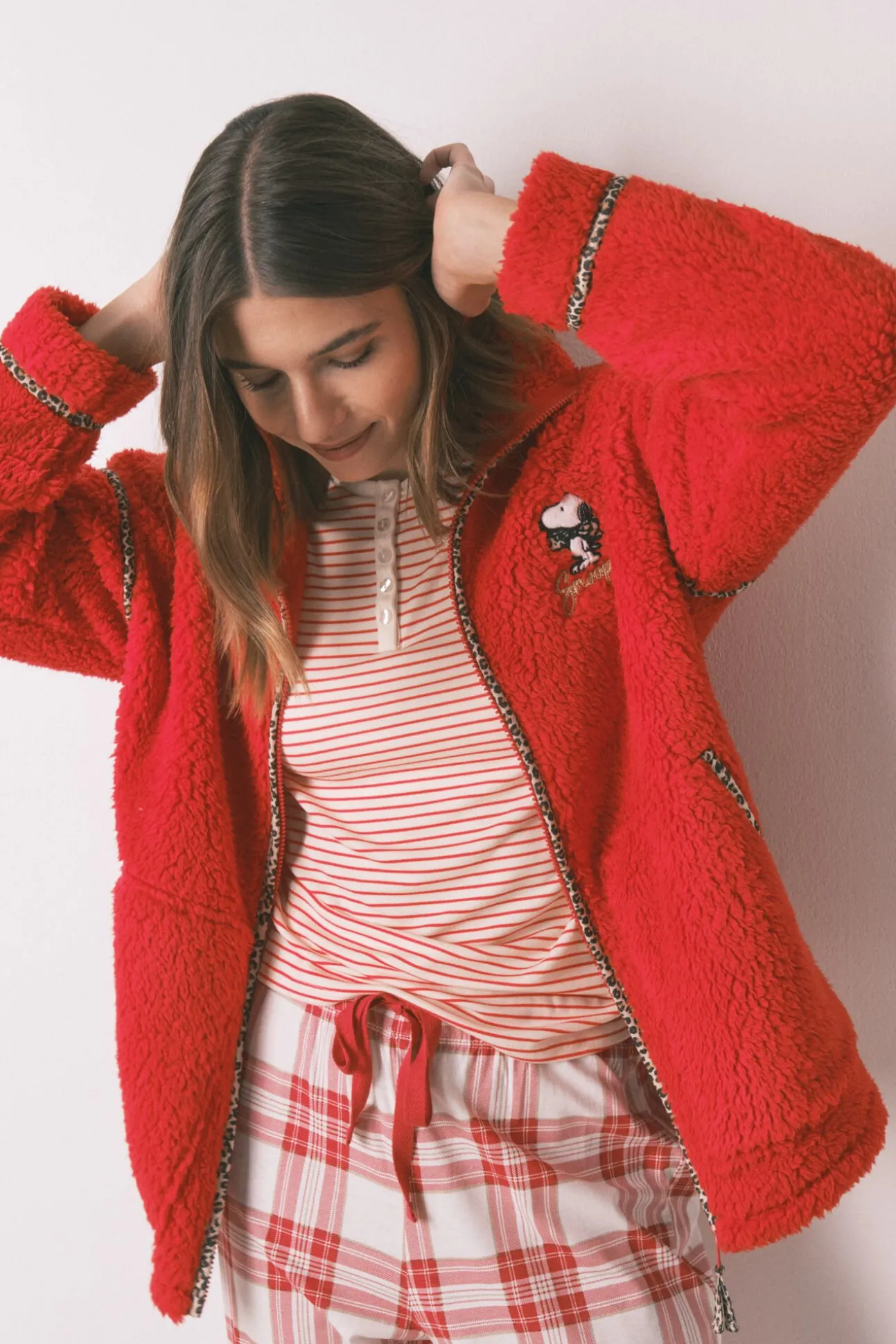 Bata corta borreguito rojo bordado Snoopy