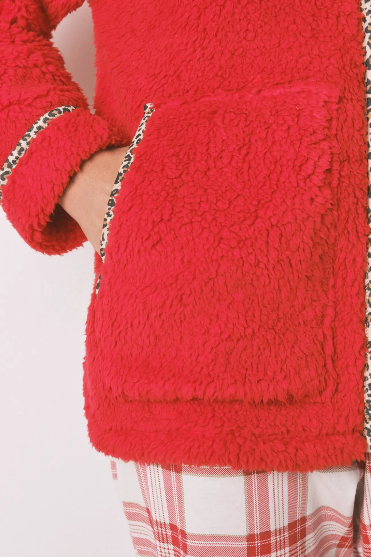 Bata corta borreguito rojo bordado Snoopy