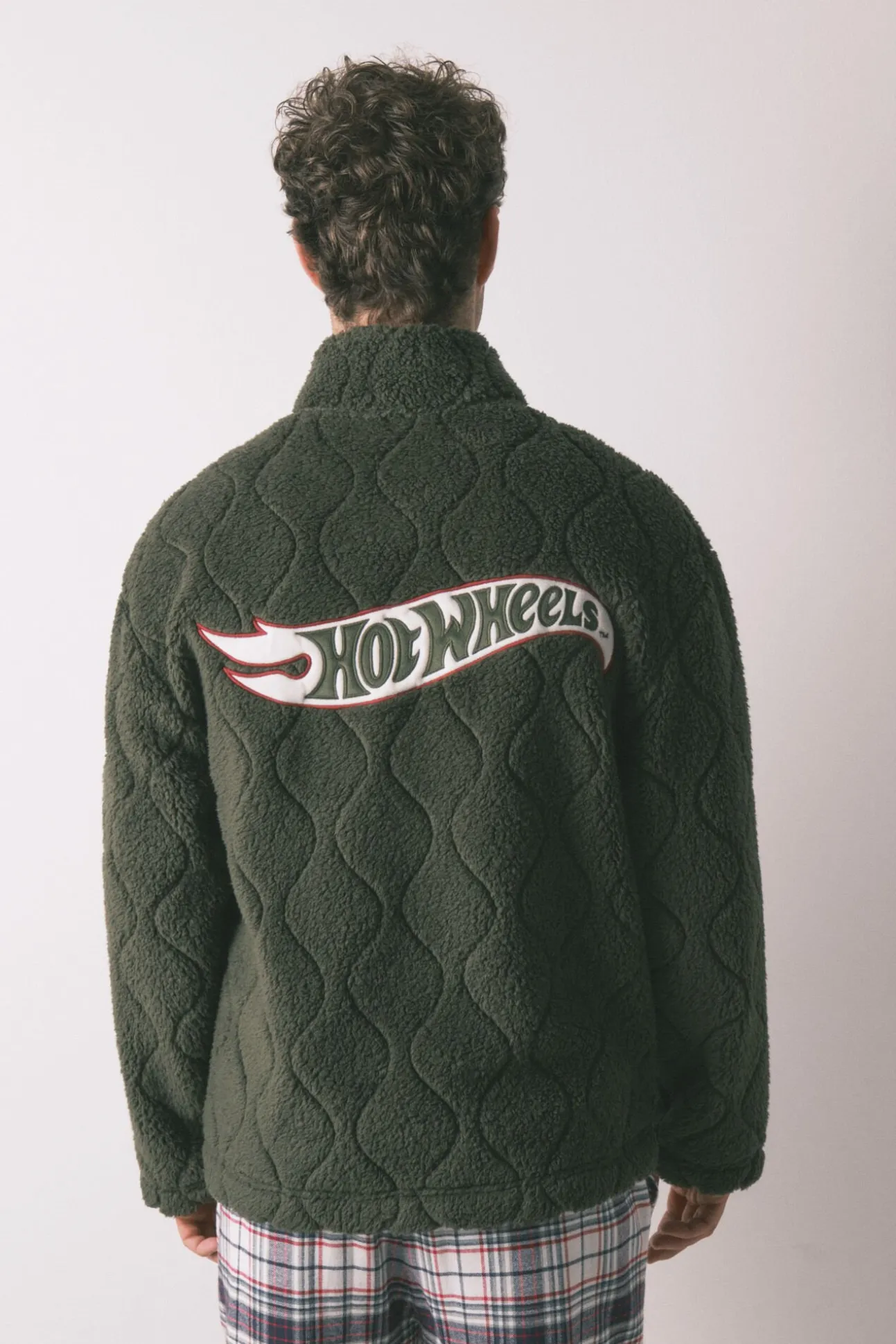 Bata corta hombre borreguito verde Hotwheels